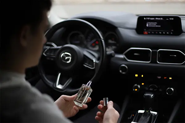 Парфумами VIBE & DRIVE в авто